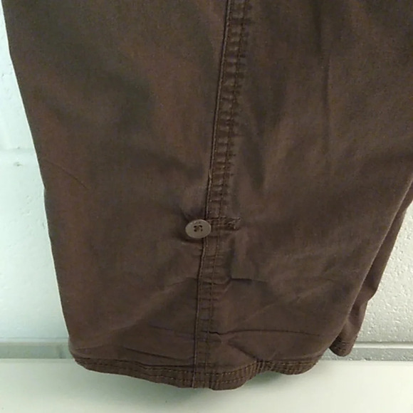 LEE EASY FIT, COTTON, STRETCH, MIDRISE, CAPRI, CARGO PANTS WITH TAB CUFF HEM - Picture 3 of 11